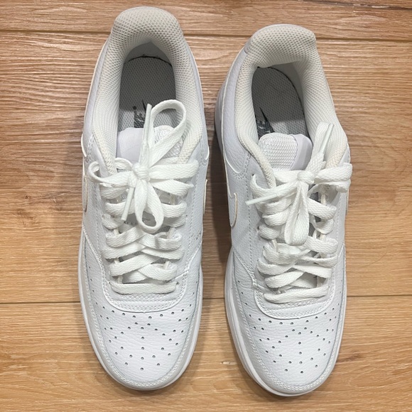 Nike Court Vision Women’s White size US 8.5 - Picture 2 of 5